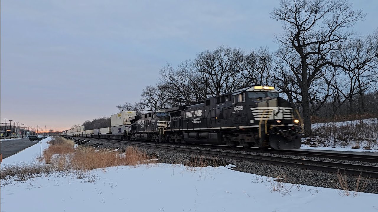 NS 4686 EB intermodal through Ogden Dunes IN 2-8-26