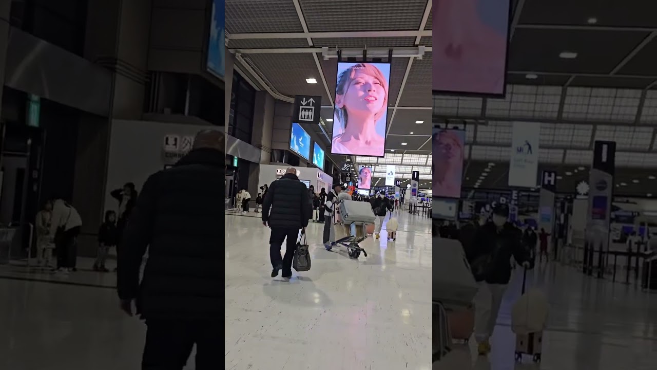 成田空港　荷物のタグ着け