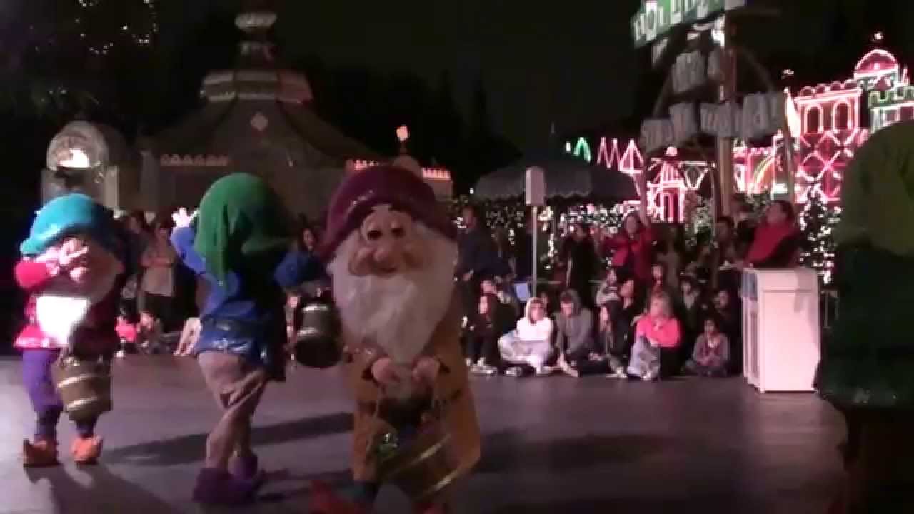 A Christmas Fantasy Parade - Disneyland - Nov 2009