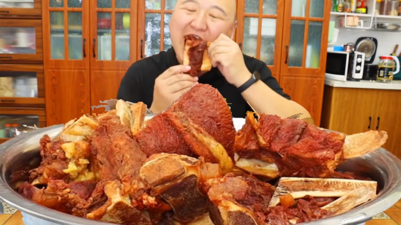 🔥【清炖牛大骨】整11斤牛大骨做清炖，直接上手大口吃肉，鲜到舔骨！【cram阿强】