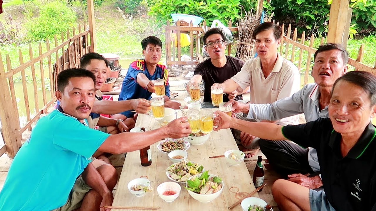 Gà Trộn Lá Chanh ● 