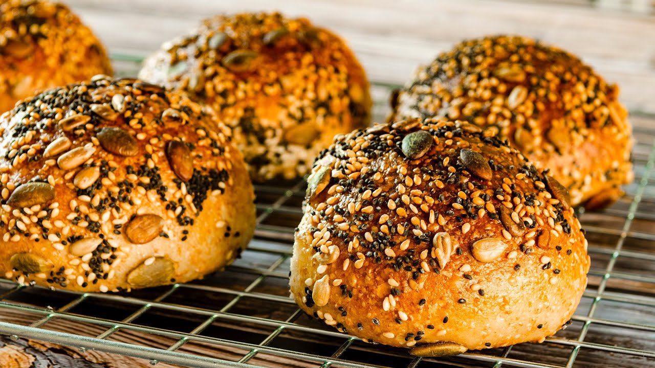Leckere Körnerbrötchen selber backen - Teig über Nacht