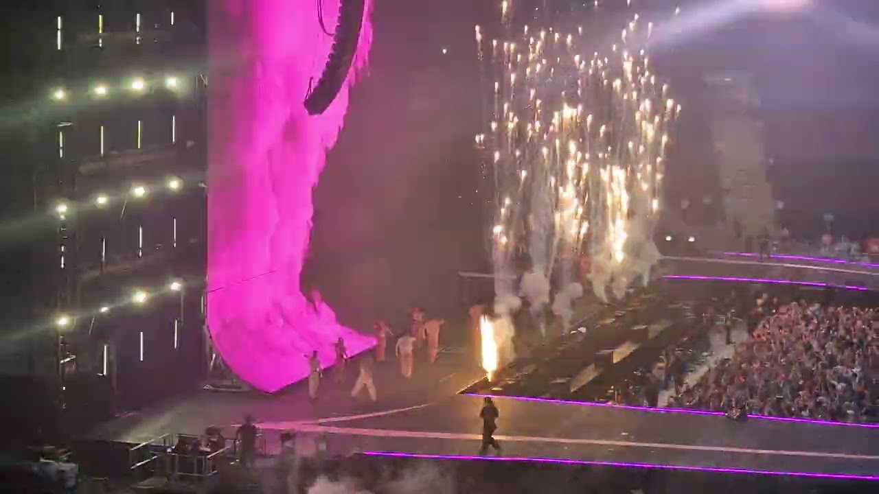 Blackpink at Wembley 2025 - Lets Kill this Love (opening track)