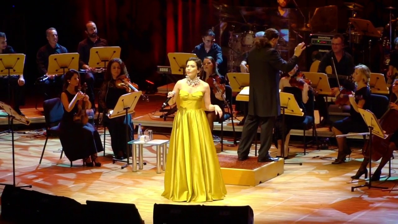 Burcu Güneş & Kent Orkestrası (Canlı Performans)