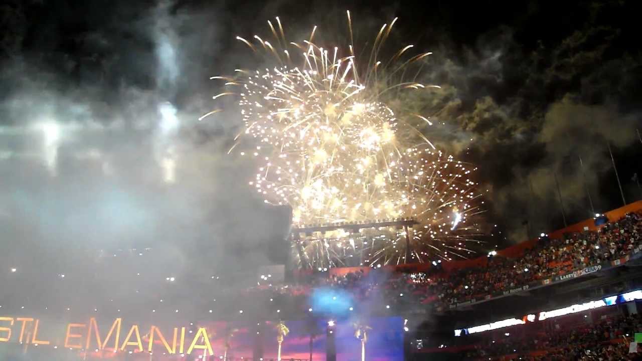 Wrestlemania 28 - The Rock won - off air celebration -04/01/12