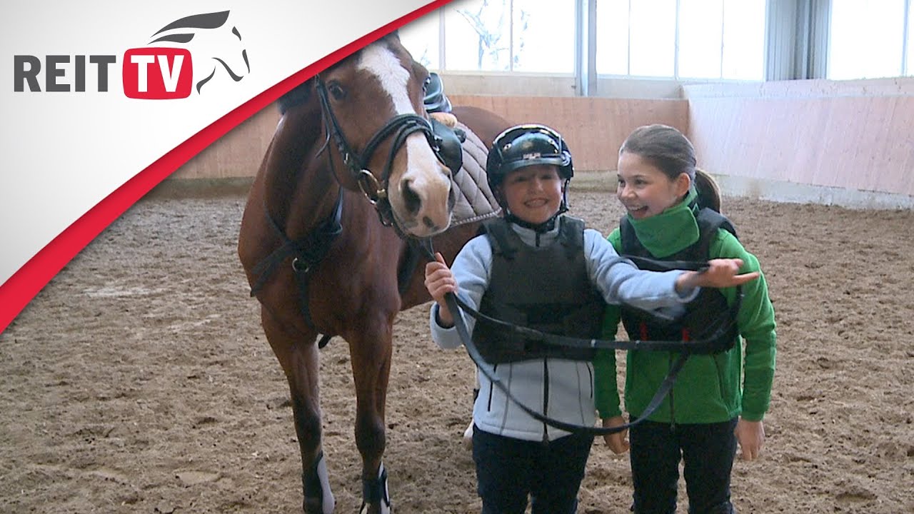 Stories | Toni und Anna in der Reitschule