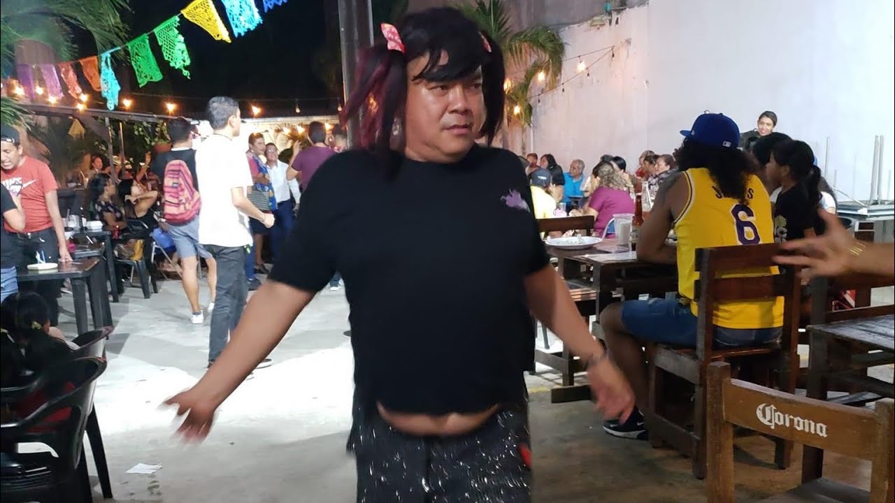 Leopoldina la mandan a hacer una cosa y ella hace otra puro comiendo se la pasa
