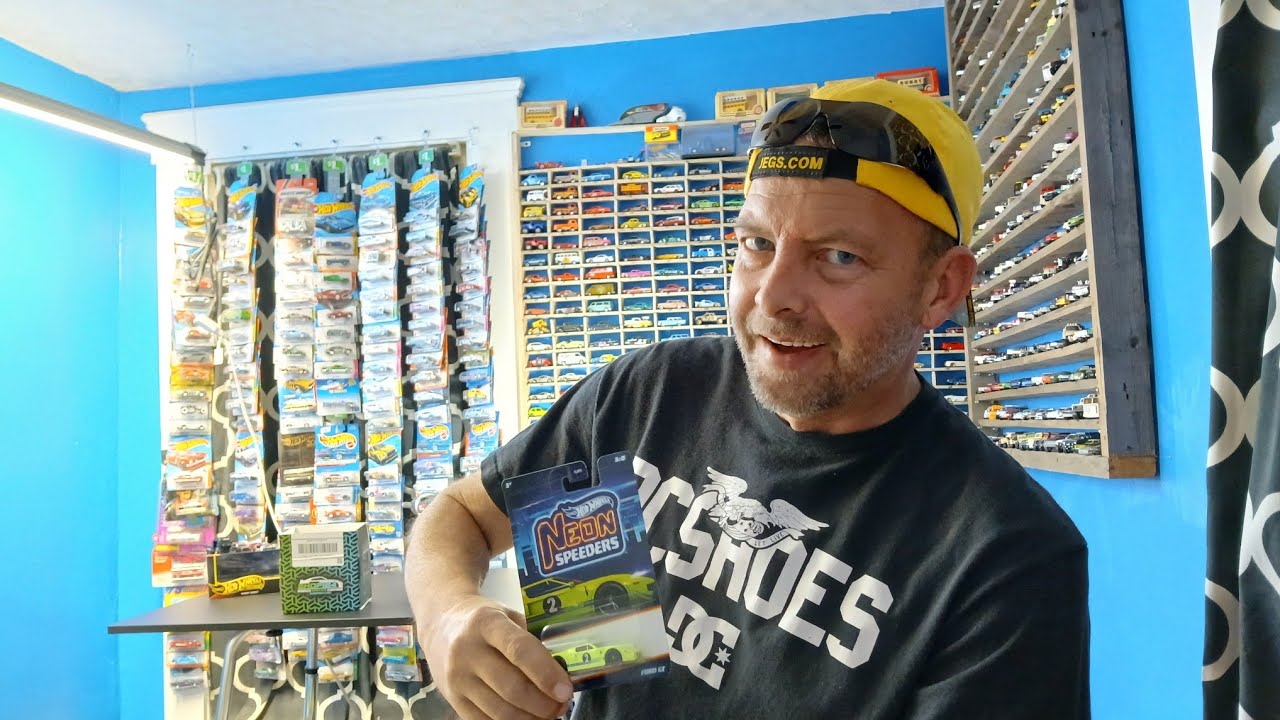 Время гонок! Hot Wheels на старте!