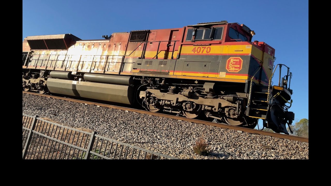 KCS Ace Duo! KCS 4070 Leads a mixed freight train through Ooltewah TN on January 1st 2026