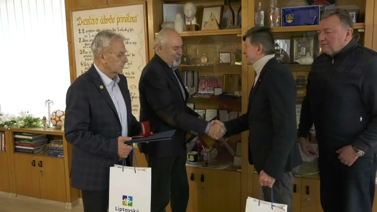 Stanislav Bomba a Ján Kmetony si prevzali pamätný list a plaketu