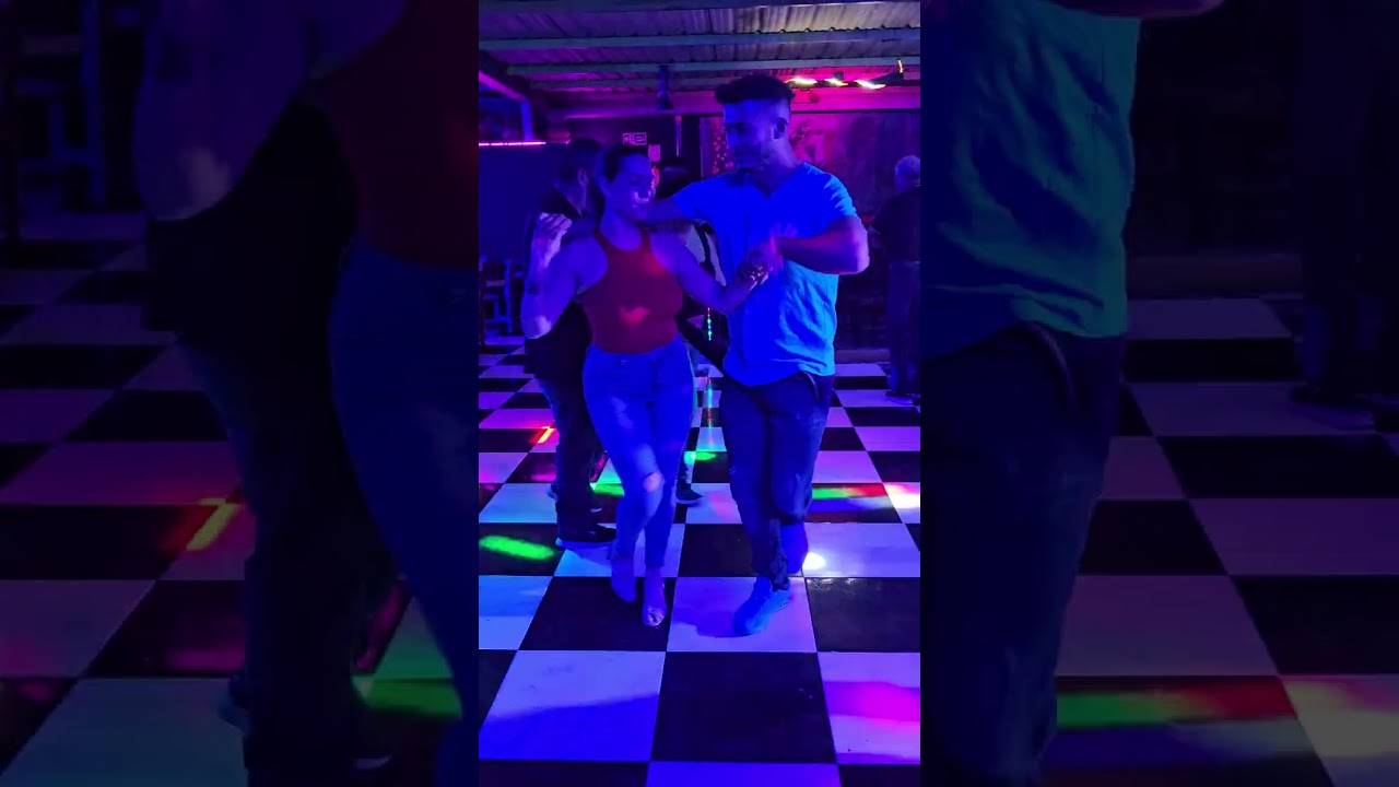 Bailando Porros en Medellin-Colombia
