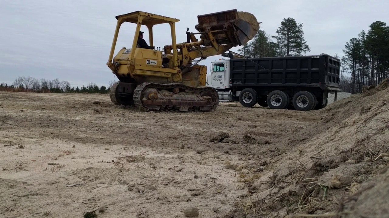 Loading topsoil with Caterpillar 955L track loader