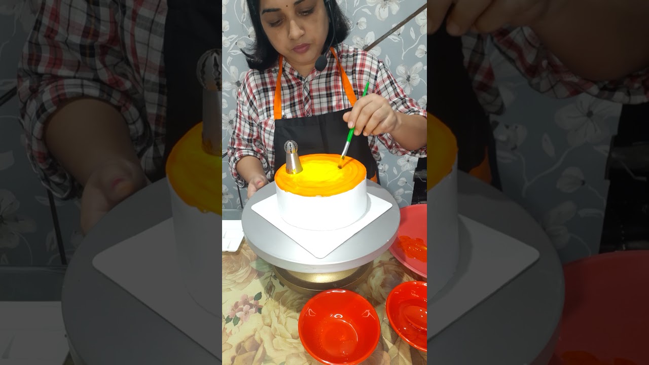 painting on the whip cream cake