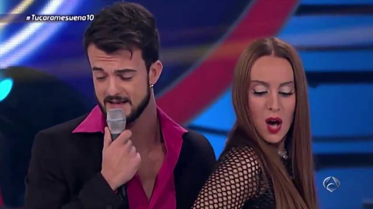 Vito Bambú canta en 