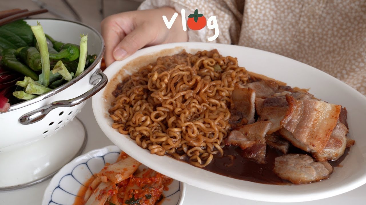 (ENG) vlog 먹방 8할을 곁들인 일상 브이로그 / 화이자1차 접종하고 족발먹기 / 1인가구 브이로그 / 짜파게티+삼겹살,돈까스김치전골,참치죽,마약계란장,족발,프렌치토스트