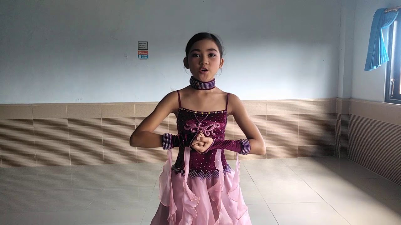 129 Komang Nacha Arya Maheswari Solo Waltz U-12 IODI Badung