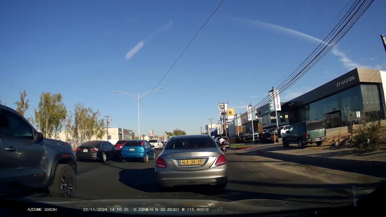 Tráfico en Calzada Cetys y Venustiano Carranza en #Mexicali 4K
