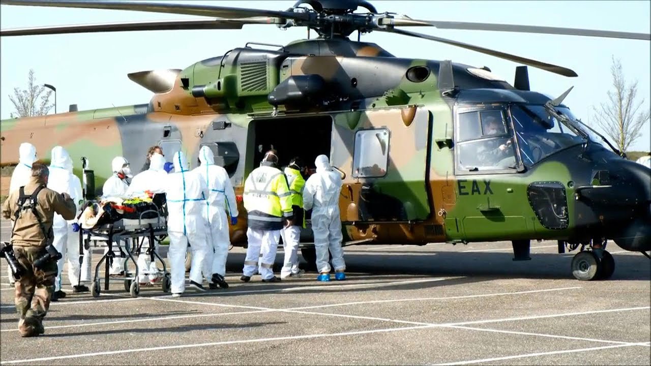 Coronavirus: 2 patients éavacués de Metz vers l'Allemagne par hélicoptère | AFP Images