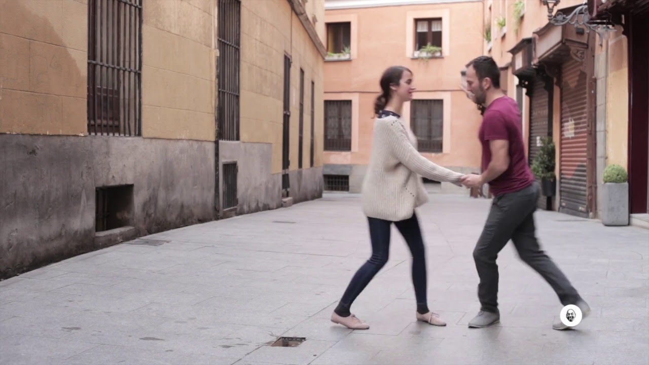 El paso del miércoles 2 #11. "Promenade Variations"