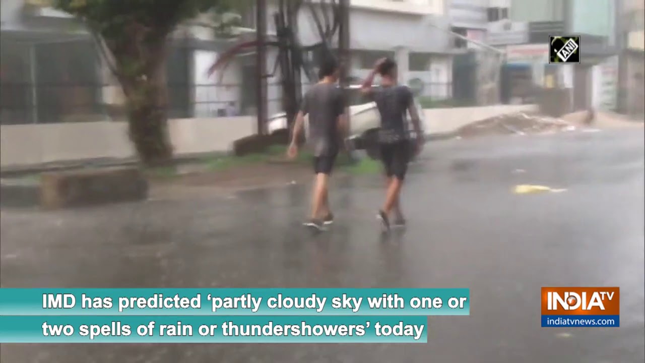 Rain lashes parts of Noida