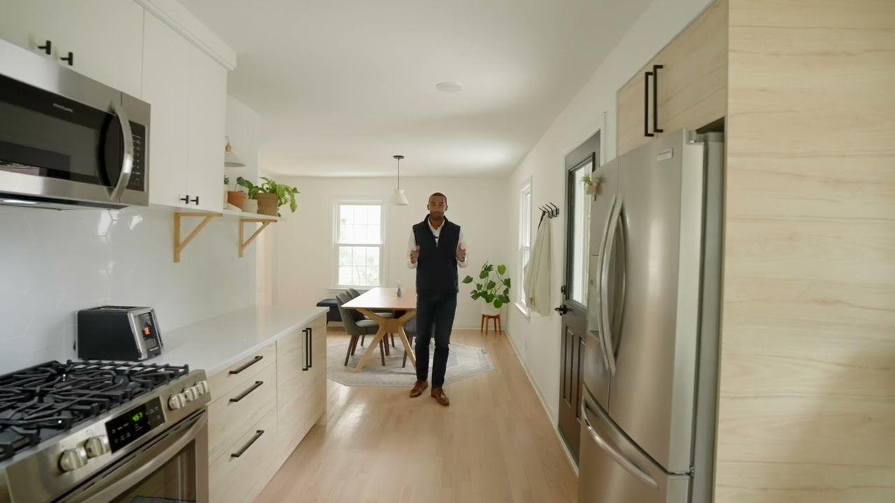 119 E Henry Clay St, Whitefish Bay - 409.9K