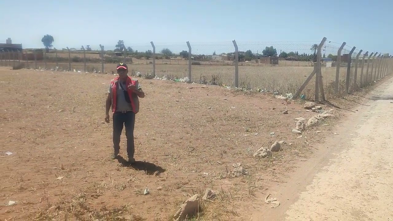 ارض للبيع المساحة هكتار واحد تمن بيع العقار هو 60 مليون اوراق ملكية تيتر