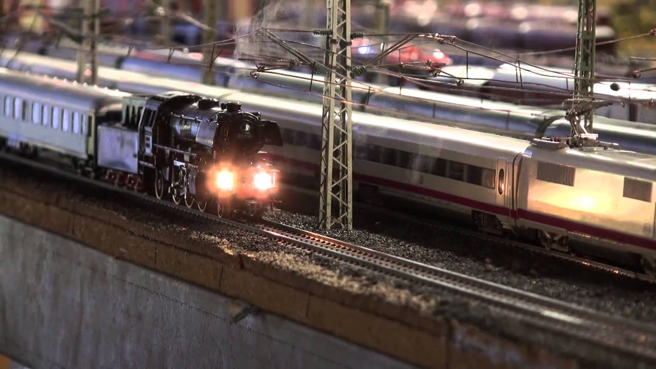 20 trains running automatically, 20 Züge fahren automatisch auf meiner digitalen Märklin Anlage
