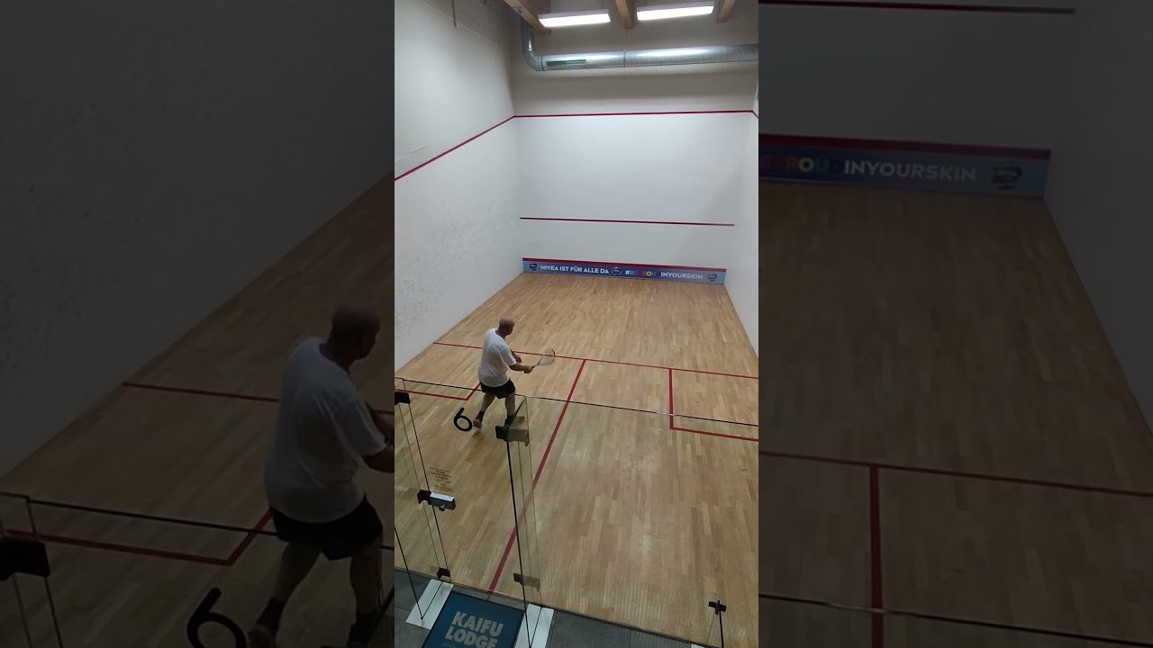 ich habe angefangen,kaifu-lodge squash zu spielen