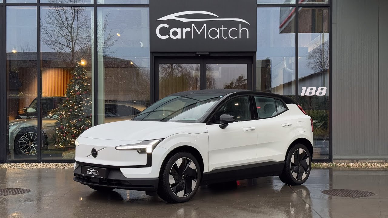 Volvo EX30 Extended Range Crystal White - Plus&Pilot Pack @ CarMatch
