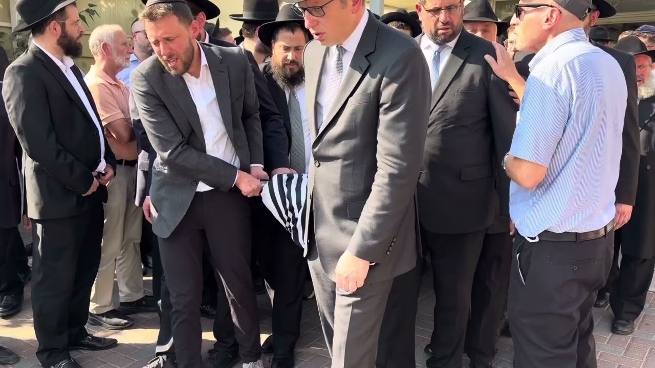 Funeral of Rabbi Moshe Hauer z”l of the OU