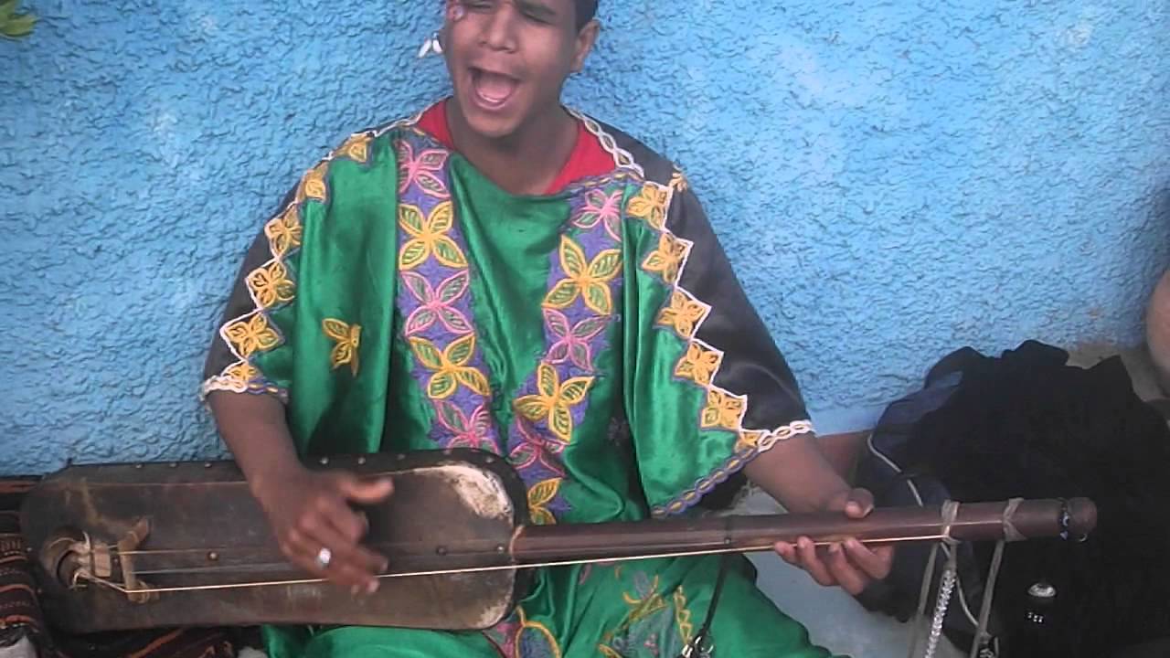 Gnaoui à L'oudayya de Rabat - Musicien de rue [Gnawa Music]