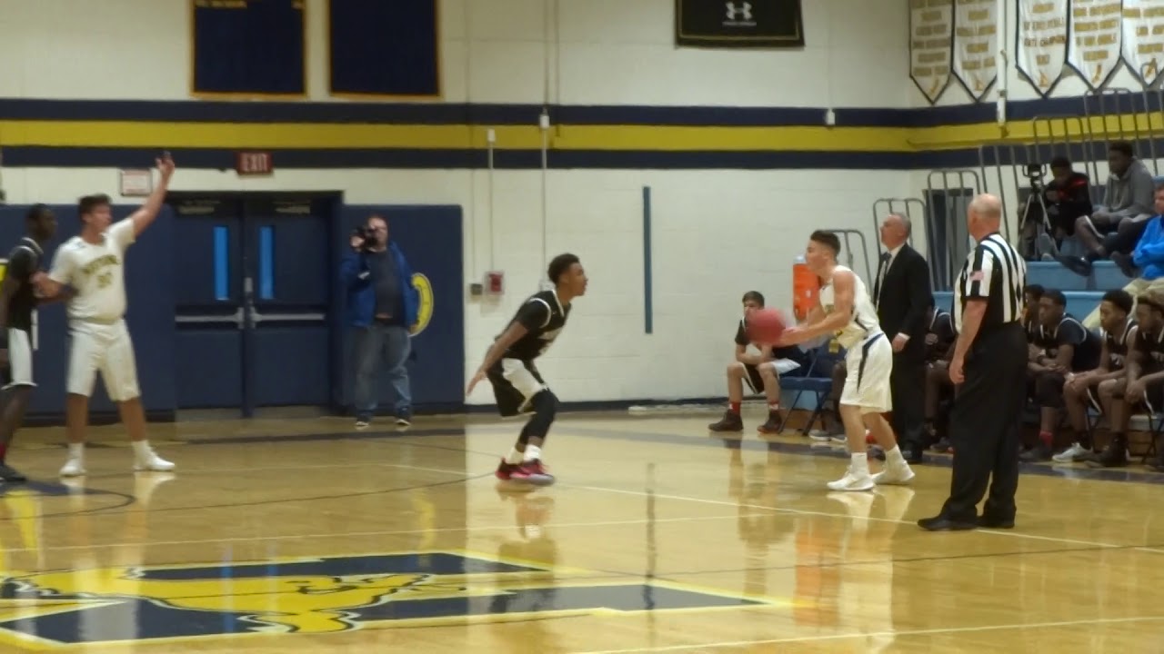 Alex Ratner knocks down a three from the wing