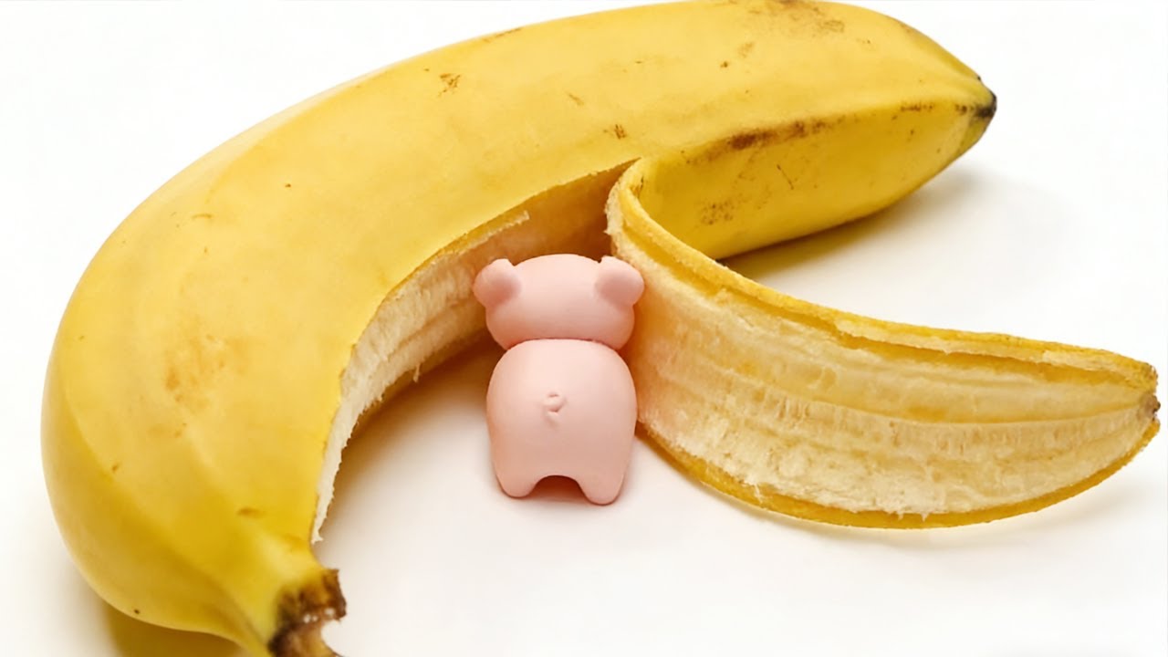 😋 Hungry Piggy's Menu Today: 🐷Eat bananas #Piggy #Stopmotion #Pig