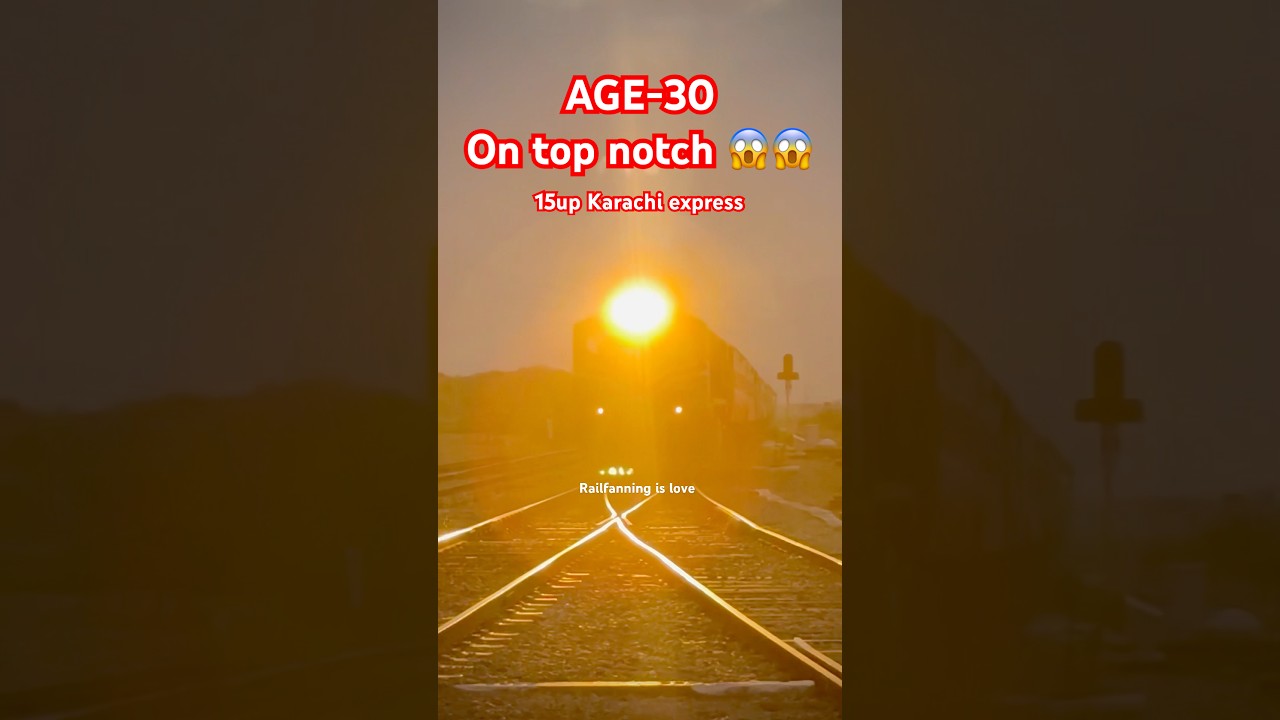 Karachi express through pass from jungshahi 😱AGE30 is on board 🔥#foryou #pakistanrailways #shorts