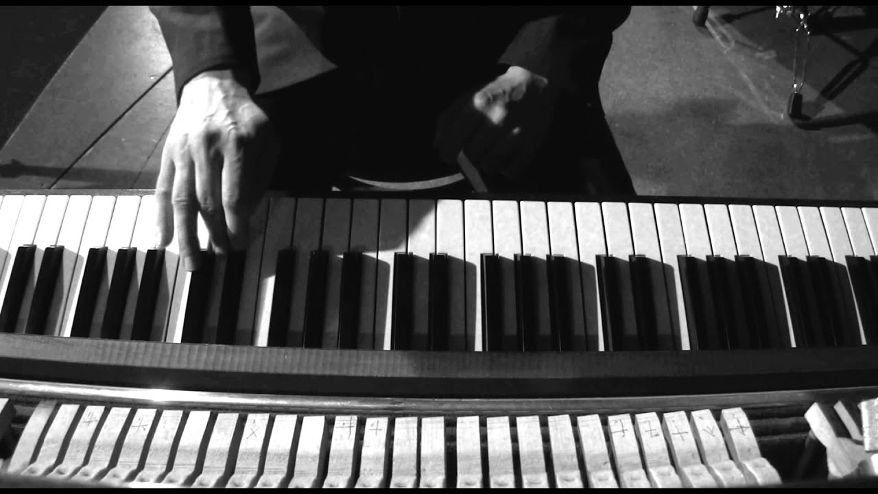Musical Cryptogram: UNDERCOVER JOB (Henning Wolter Trio)