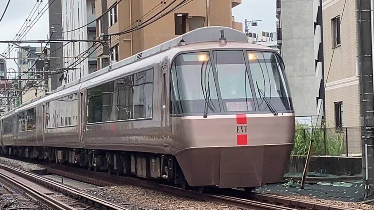 【小田急】ロマンスカー「EXE」30000系　非貫通型　南新宿～参宮橋間