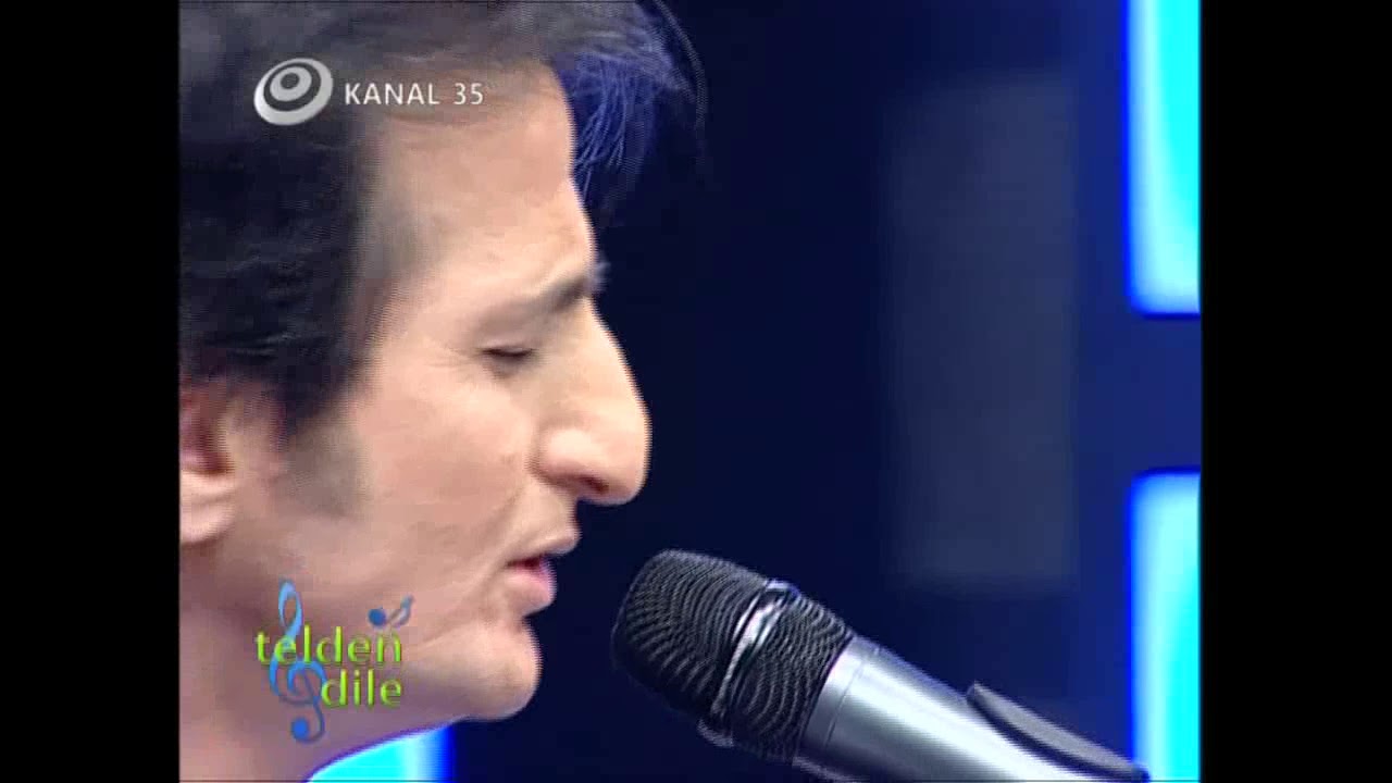 Latif Öz YÜKSEK MİNAREDE KANDİLLER YANAR