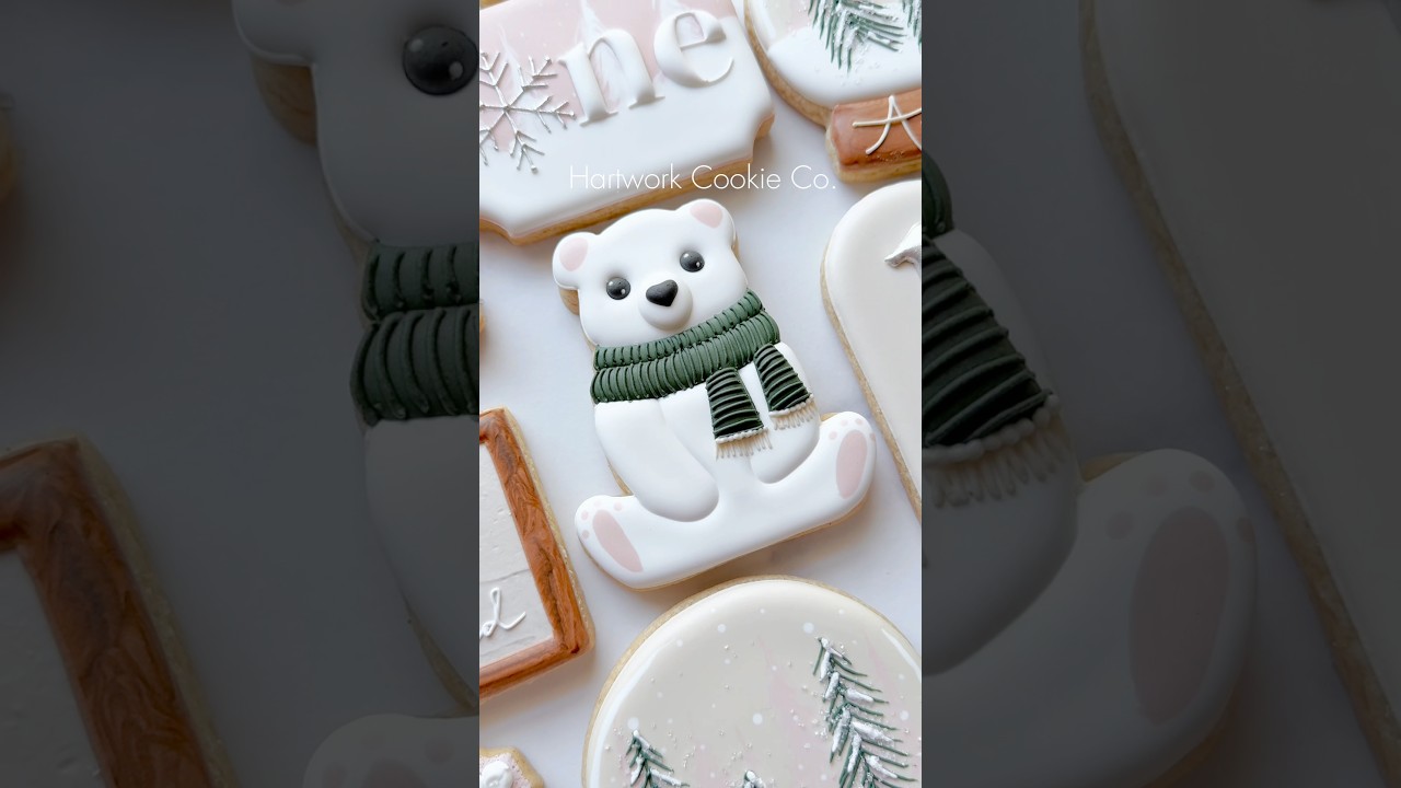🐻&zwj;❄️Polar Bear Cookie #cookiedecorating #cookievideos #cookies #sugarcookies #royalicing #icing