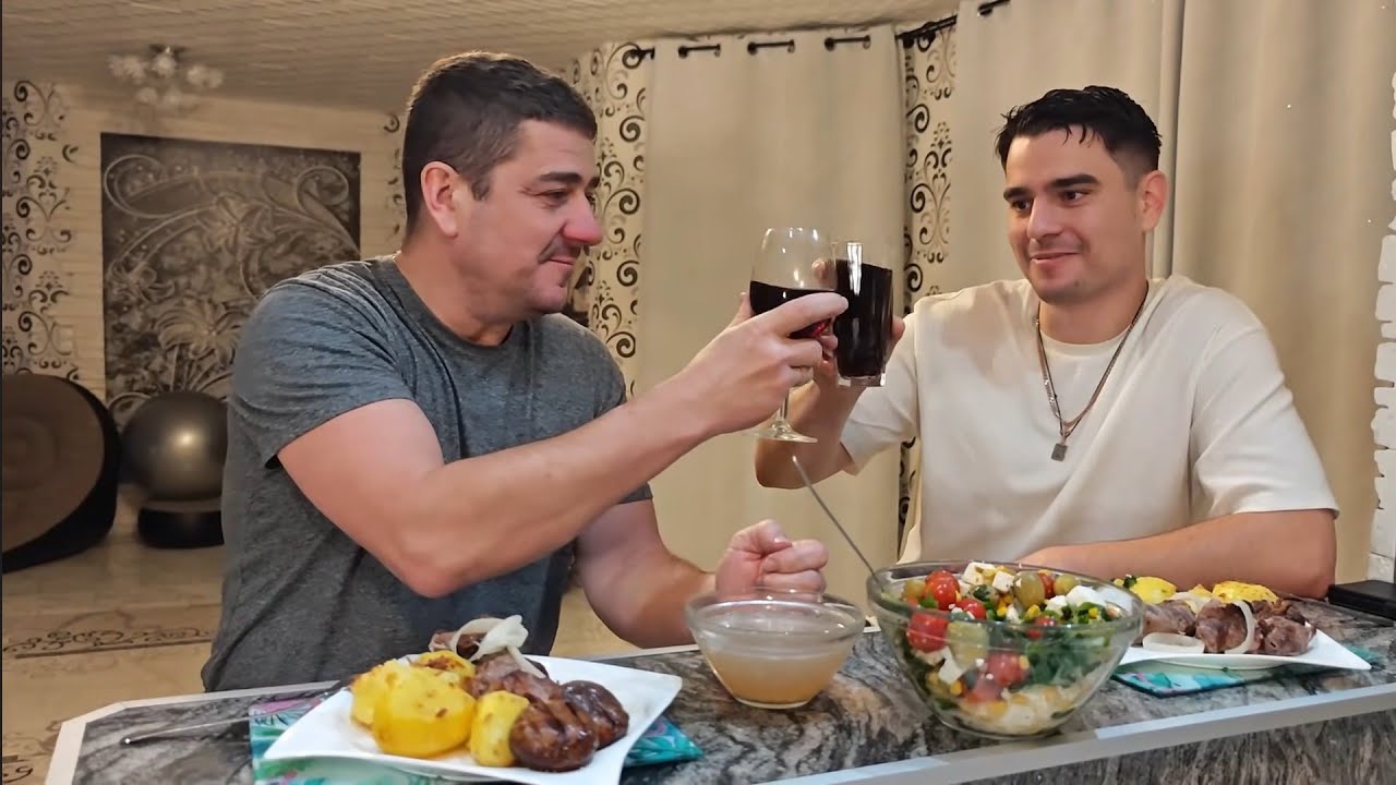 У Макса на квартире, шашлык бомба, вспомнили молодость
