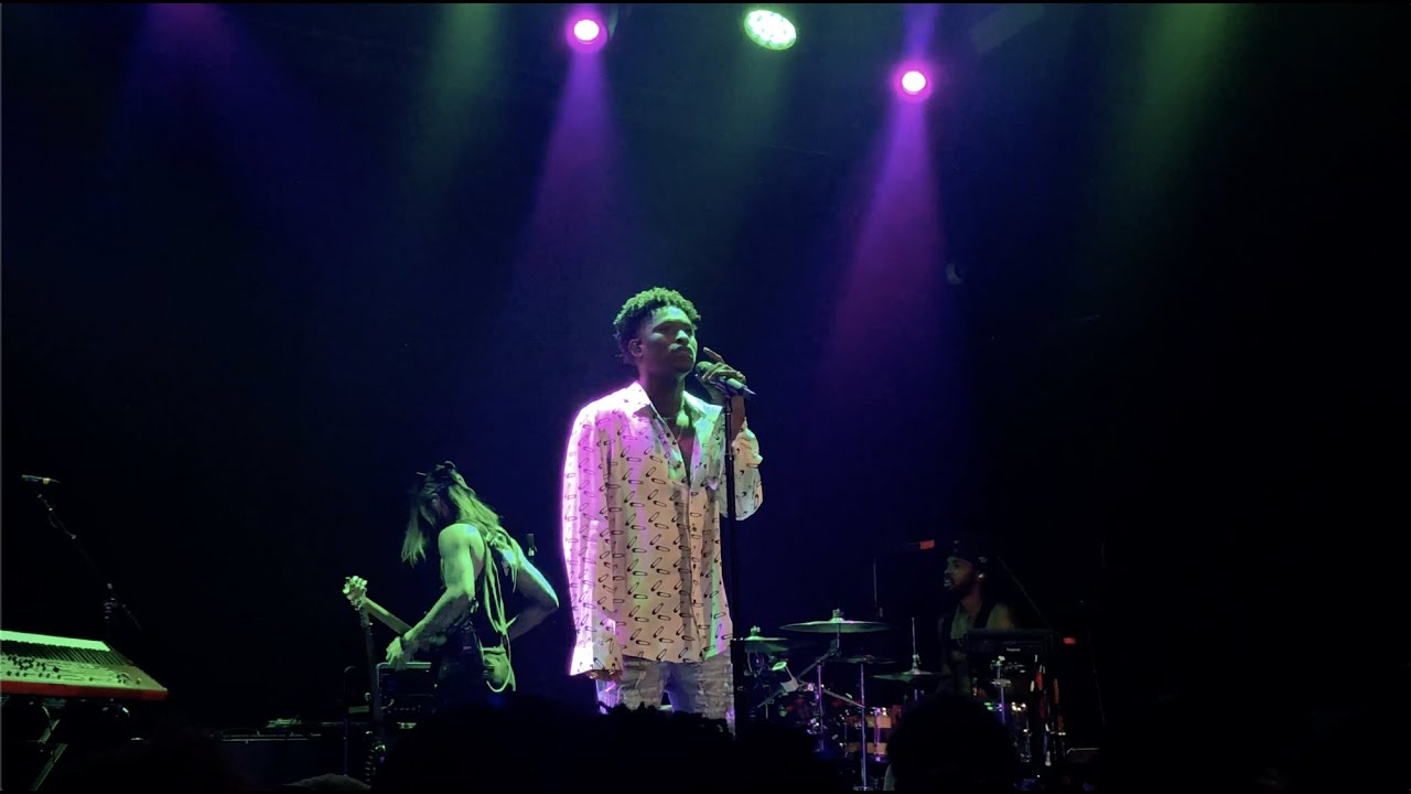 Lucky Daye Performs 