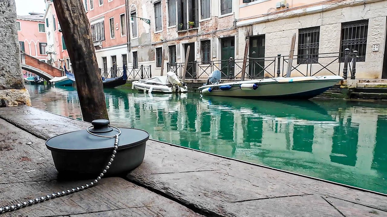 Street Art Venice, Italy - Salvezza by HONCE