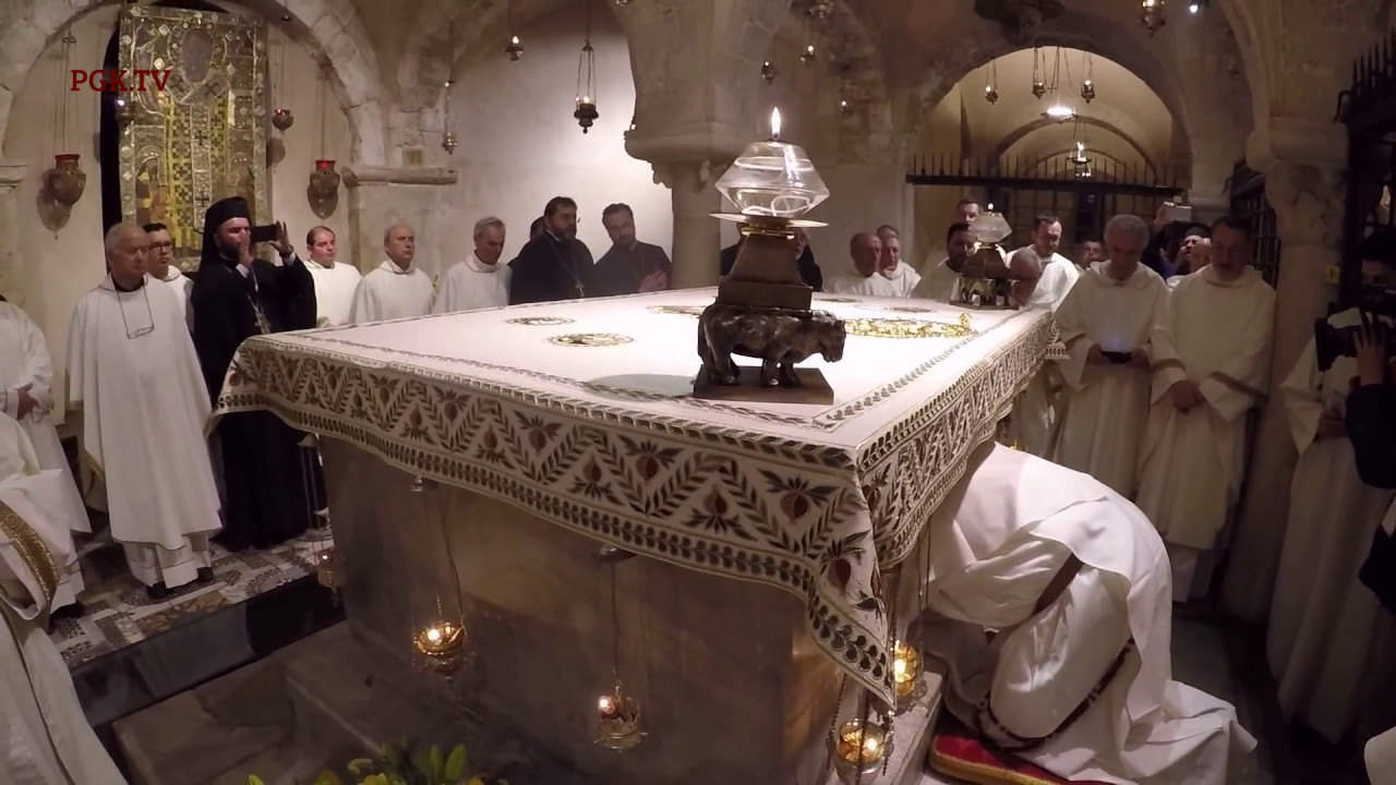 9 Maggio 2017 Basilica San Nicola - Bari: L'estrazione della sacra Manna dalla tomba del Santo