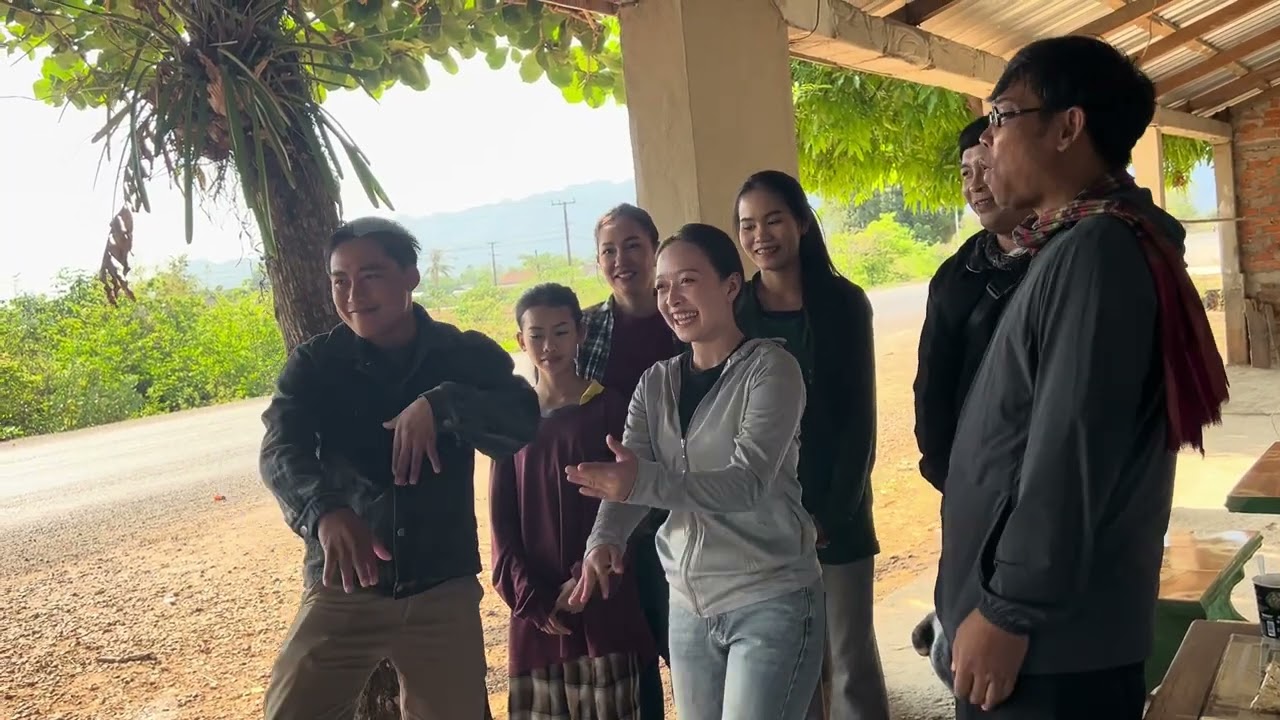 ลูกบ้านศรีวิไลฝากเนื้อฝากตัวกับบ่าวเตียงคำบ่าวสุขธิดาราสาวน้อยเมืองลาว ￼