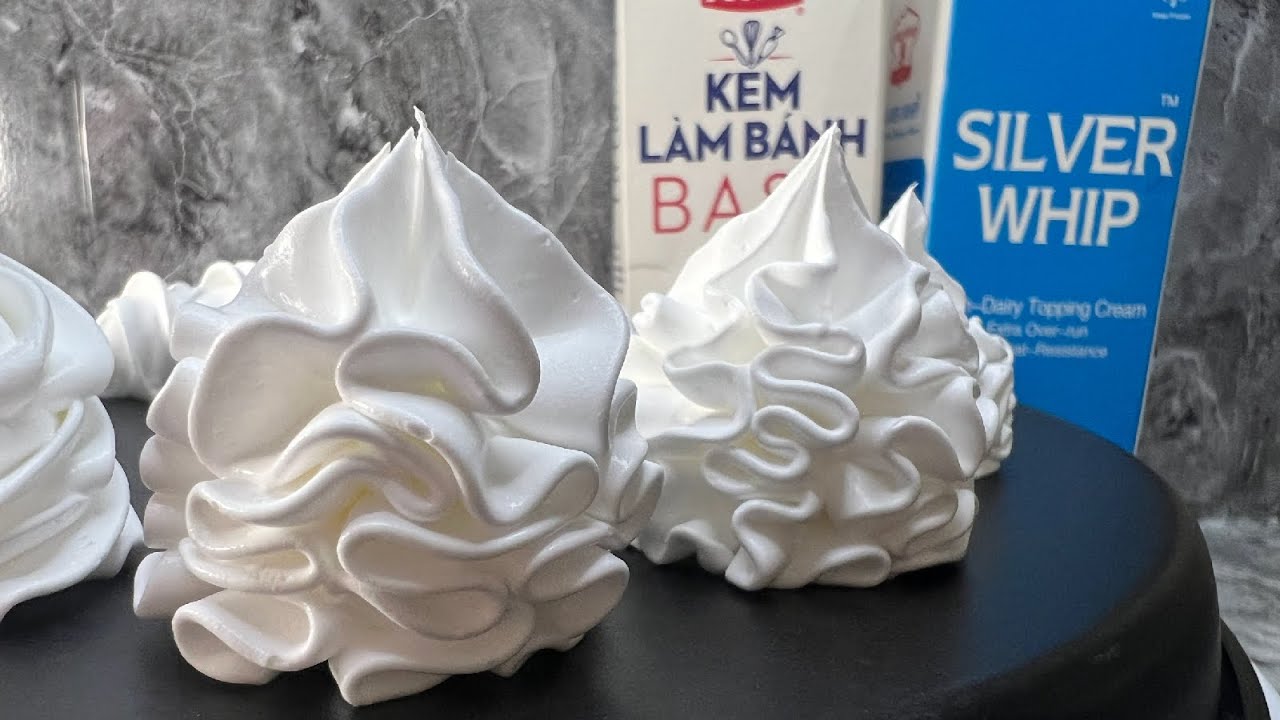 Cách Đánh Kem Topping Bằng Máy Cầm Tay | Để trang trí bánh sinh nhật | không bị rỗ | Hoa ré cake
