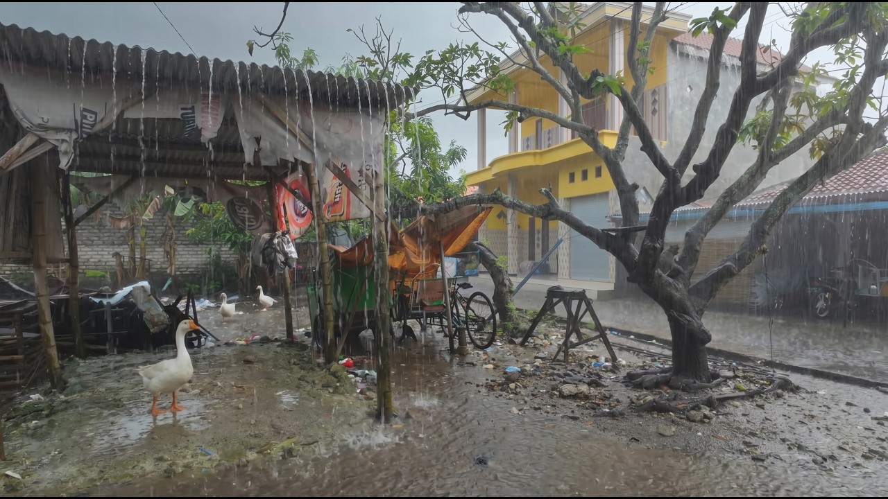 ТЫ МОЖЕШЬ В ЭТОМ СПАТЬ? 🌧️ Сильный дождь и молния в тихой индонезийской деревне⚡ Преодоление бессон