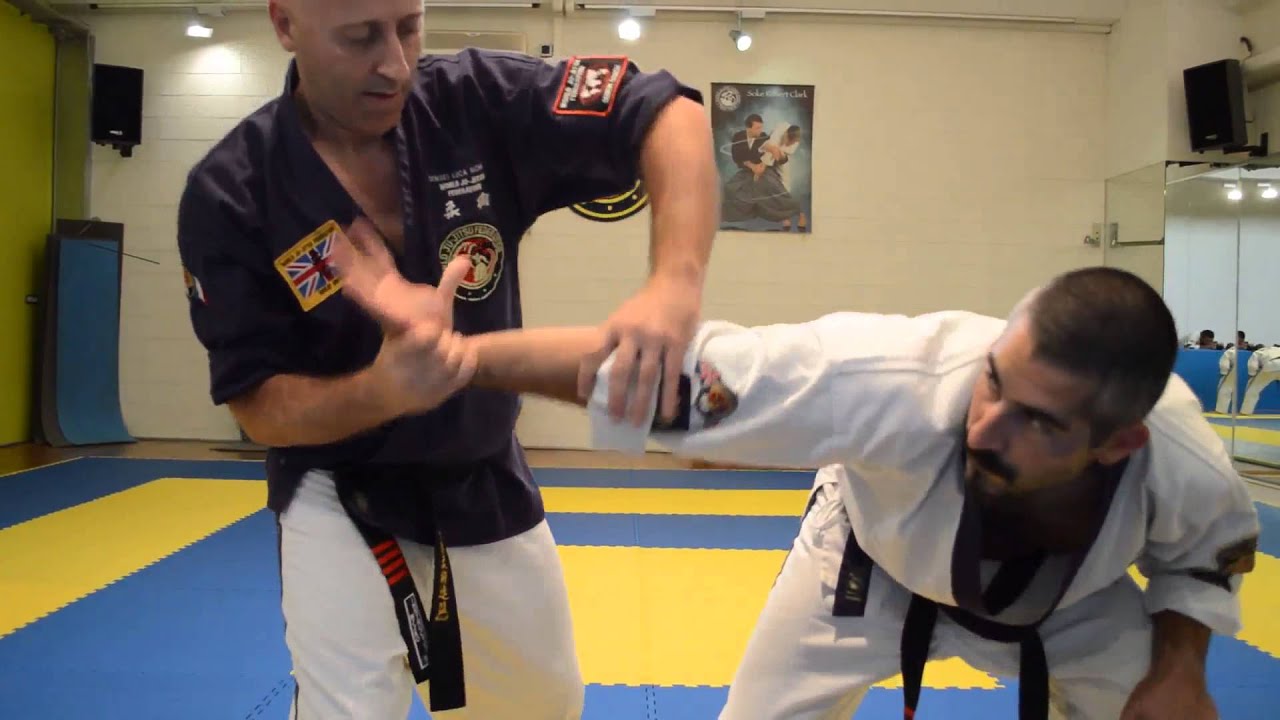 JU JITSU PISA: difesa da presa al polso 1