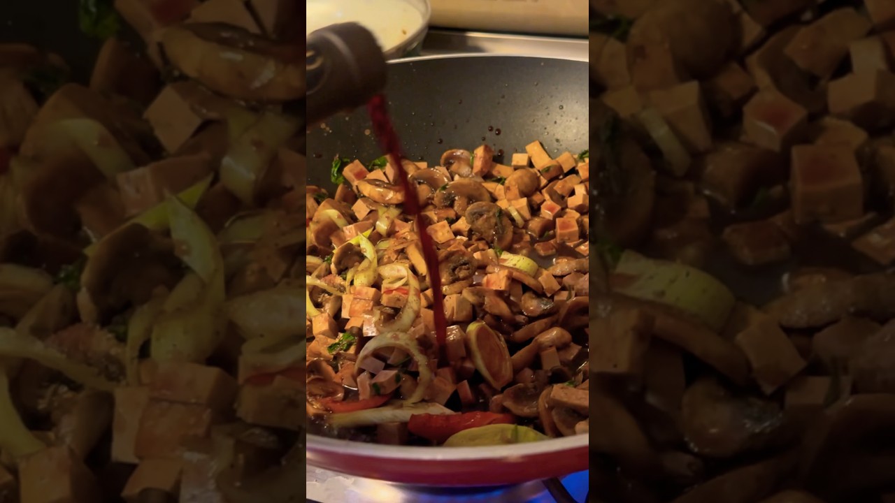 Yakisoba vegano de tofu com legumes! Sem gl&uacute;ten! Receita f&aacute;cil! #cozinha #vegan #veganfood