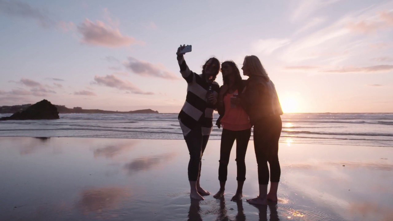 A Day in the life of Lusty Glaze Beach - Newquay, Cornwall UK