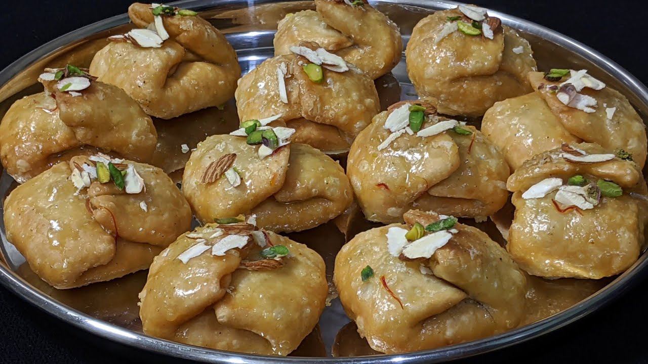होली पर बनाये ऐसी स्वादिष्ट मिठाई जिसके आगे गुजिया भी फिकी लगे | Holi Special - Lavang Latika Recipe