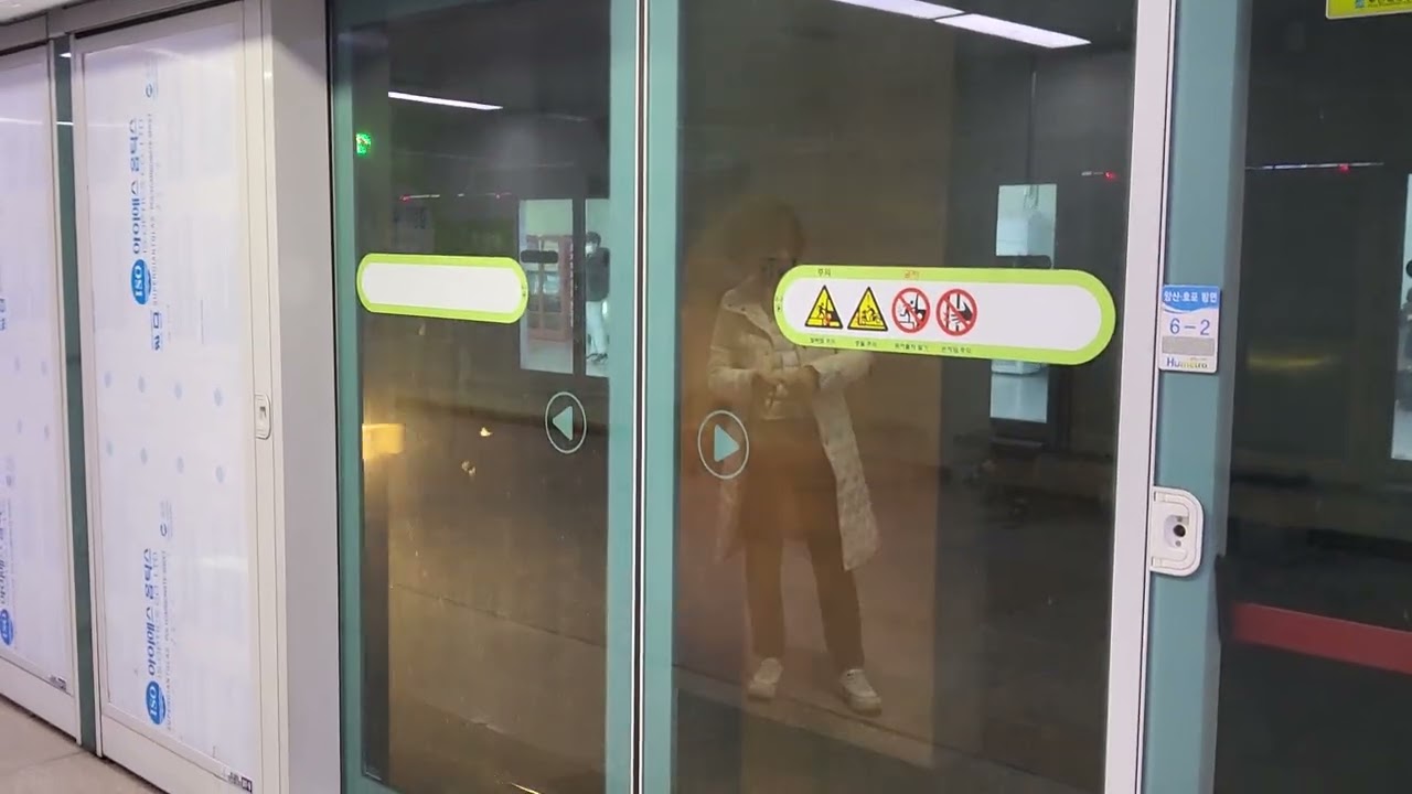 부산교통공사 2호선 2세대 전동차 양산행 경성대.부경대역 정차 (알스톰 GTO)